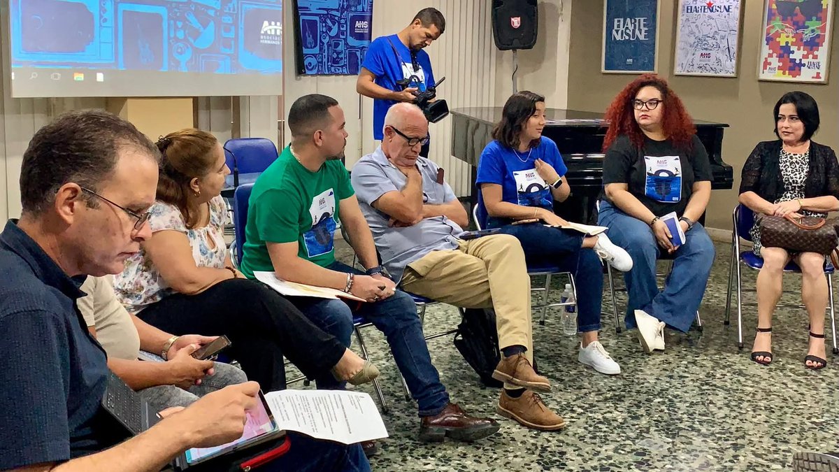 Luis Morlote Rivas (@luismorlote) on Twitter photo En la sesión del Consejo Nacional de la <a href="/ahsjovenescuba/">Asociación Hermanos Saíz</a> se debate sobre el aporte de los jóvenes escritores y artistas a la cultura de #Cuba.
Cuánto compromiso se percibe en este núcleo de creadores que defienden la visión de #Fidel de que #LaCulturaEsEspadaYEscudoDeLaNación. En la sesión del Consejo Nacional de la <a href="/ahsjovenescuba/">Asociación Hermanos Saíz</a> se debate sobre el aporte de los jóvenes escritores y artistas a la cultura de #Cuba.
Cuánto compromiso se percibe en este núcleo de creadores que defienden la visión de #Fidel de que #LaCulturaEsEspadaYEscudoDeLaNación.