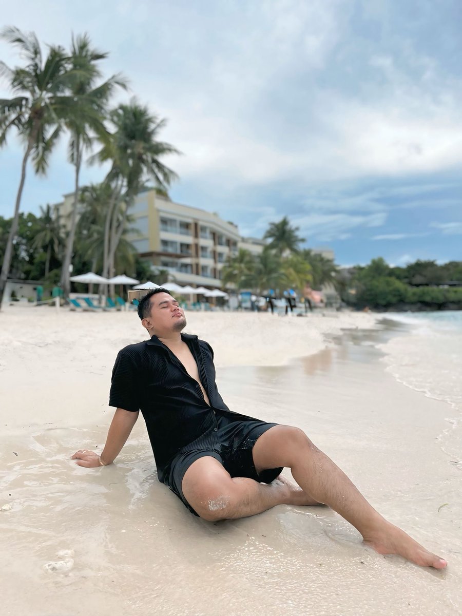 ma_capman's tweet photo. Sabi nila, touch grass. Ako? Touch sand—mas beach ako eh. https://t.co/SJ5vqLwl9c