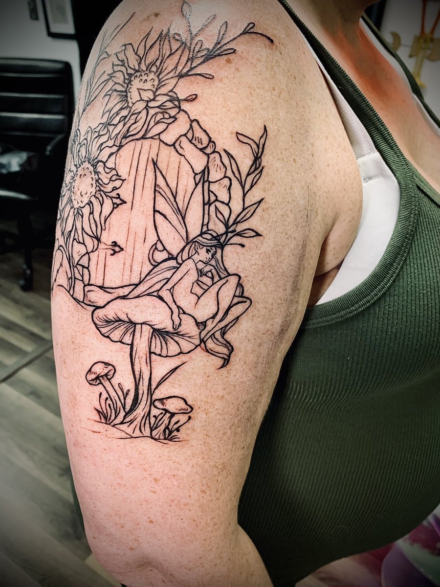 Stoked with how this fairy garden arm sleeve is coming along! 
#tattootwitter