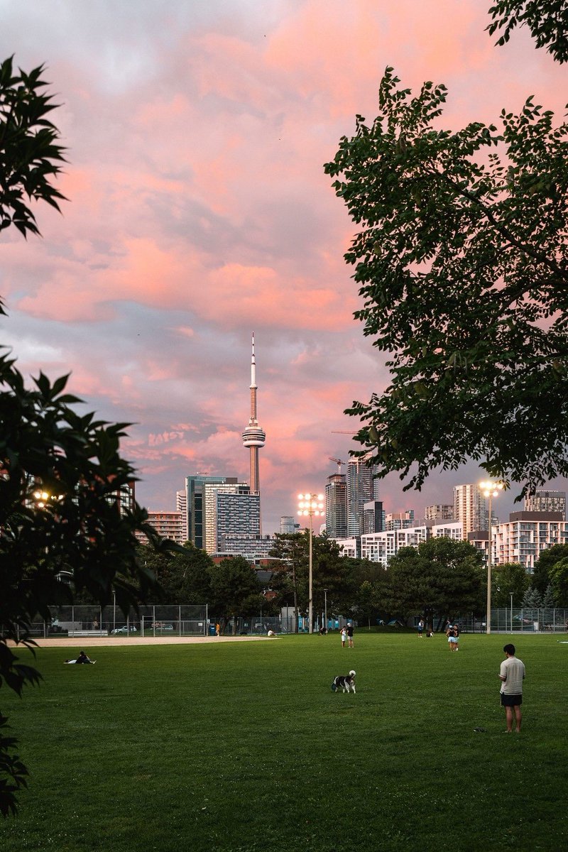 🌸 Pink sky urbantoronto.ca/news/2025/06/p…

#Toronto #skyline #architecture