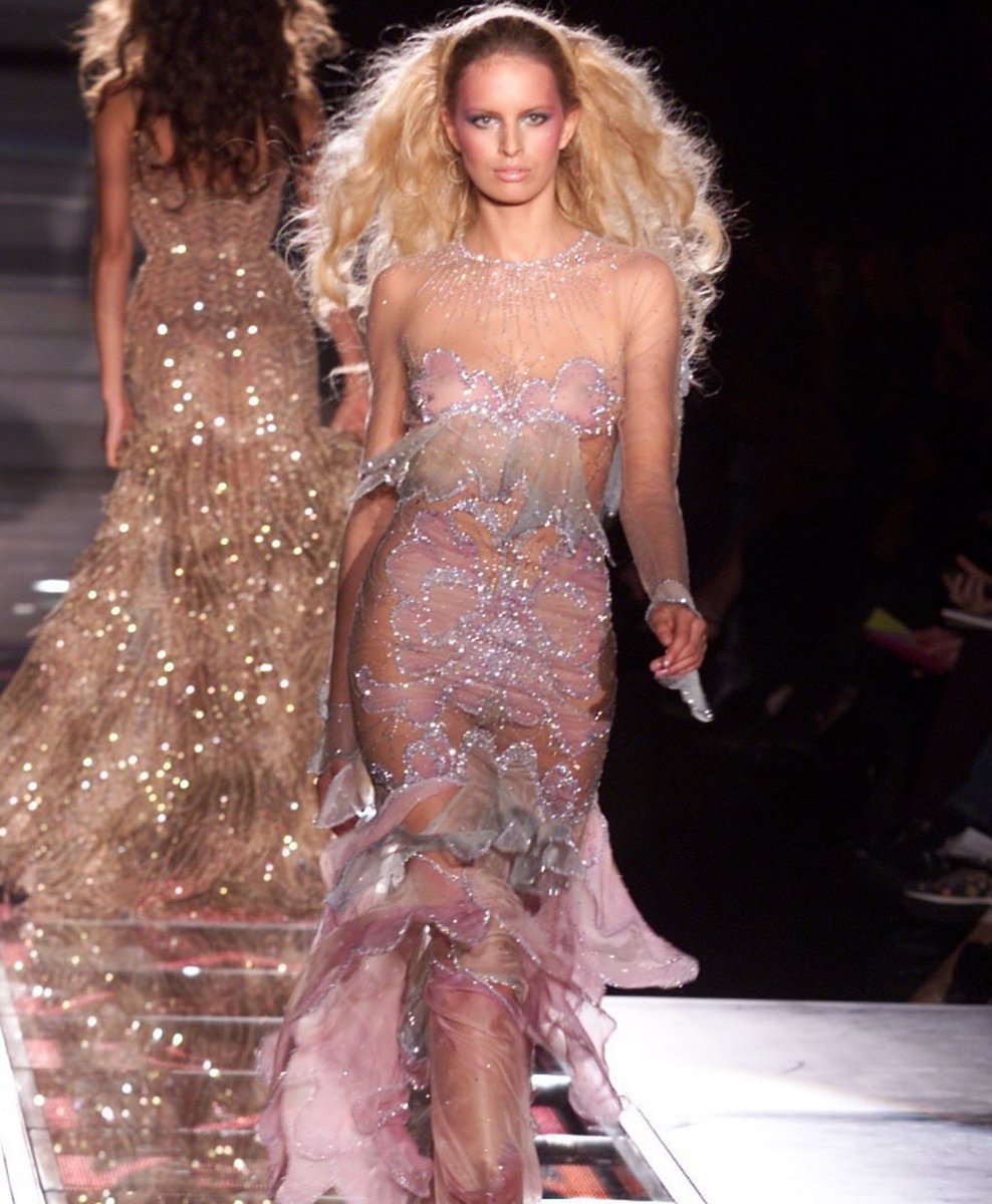 heelsculture's tweet photo. Versace Spring/Summer 2002 haute couture https://t.co/9i771VYddn