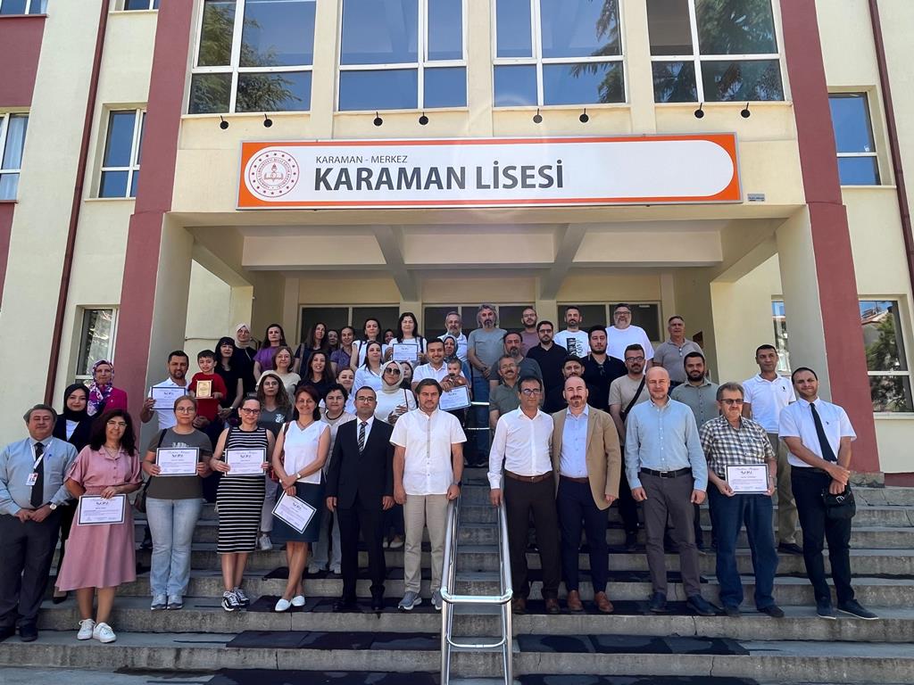 Sağlıklı Yaşam İçin Öğretmenler Görev Başında

Karaman İl Millî Eğitim Müdürlüğü ile Karaman İl Sağlık Müdürlüğü iş birliğinde, Sağlık Bakanlığı Halk Sağlığı Genel Müdürlüğü koordinasyonunda yürütülen "Sağlıklı Hayat Akademisi (SAHA)" programı kapsamında, SAHA Elçisi Eğitimini