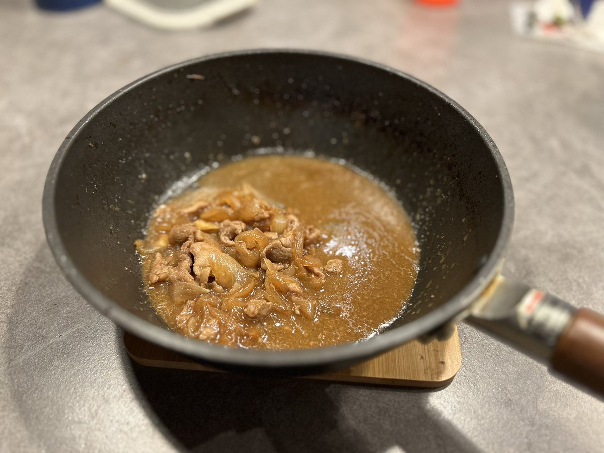 今日は生姜焼きを作りました。「あ、食べる前の写真を撮り忘れた！」と言ったら、長男(9)が「しょうがないなぁ」と言ってきました。ダジャレをツイートするおじさん医師達のことが恥ずかしくなりました。