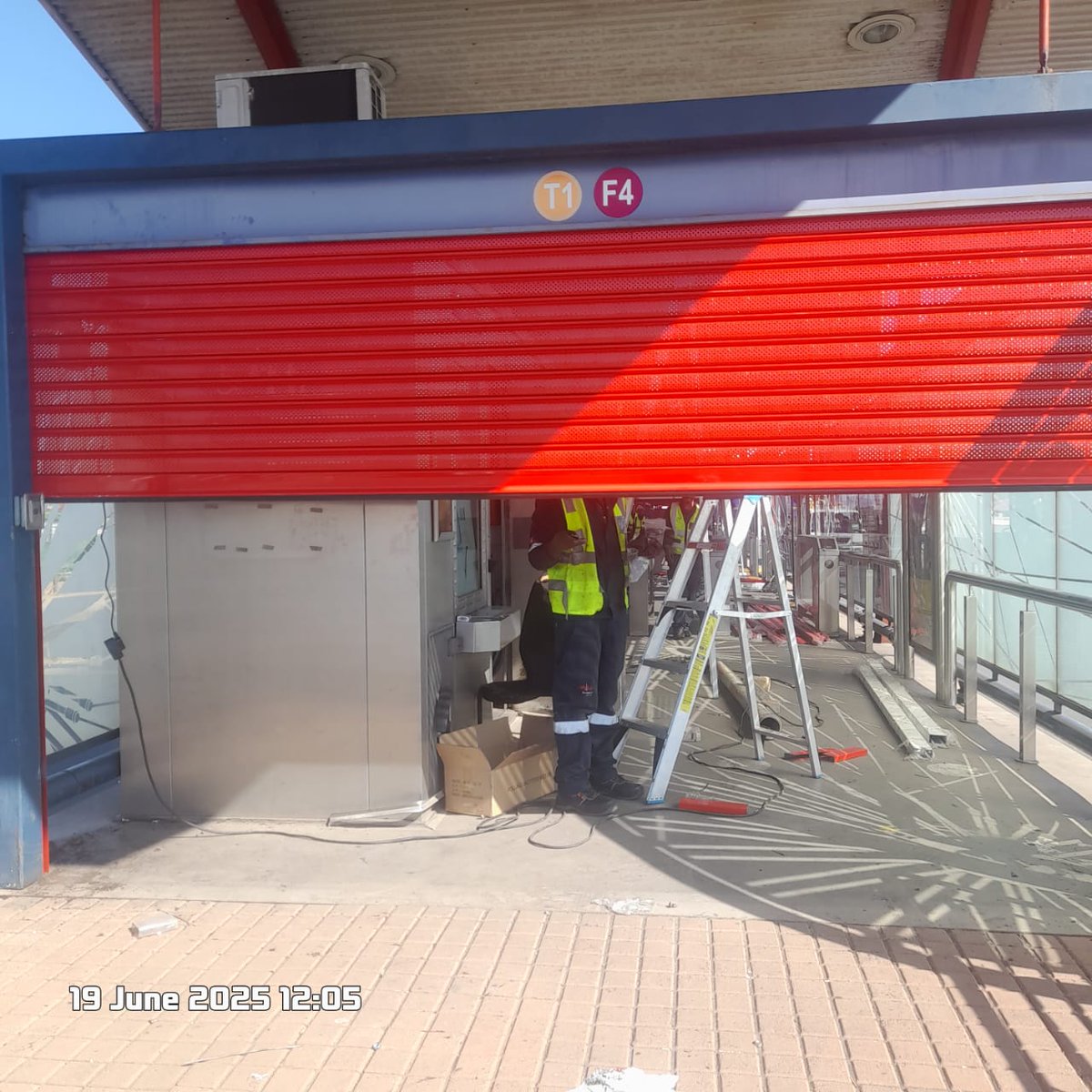 Rea Vaya Bus Transit (@reavayabus) on Twitter photo π§π§Rea Vaya BRT maintenance and repairs of stations continue with roller doors fixed and fully operating at Ghost town and Boomtown. <a href="/MyJRA/">Joburg Roads Agency</a> .^BM π§π§Rea Vaya BRT maintenance and repairs of stations continue with roller doors fixed and fully operating at Ghost town and Boomtown. <a href="/MyJRA/">Joburg Roads Agency</a> .^BM
