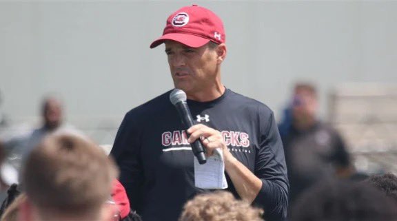HaleMcGranahan's tweet photo. #WelcomeHome: Shane Beamer's process for sending out the signal that South Carolina just landed another recruit 

#Gamecocks (VIP)

📲 https://t.co/twIBnkBneU https://t.co/vXafoQAujH