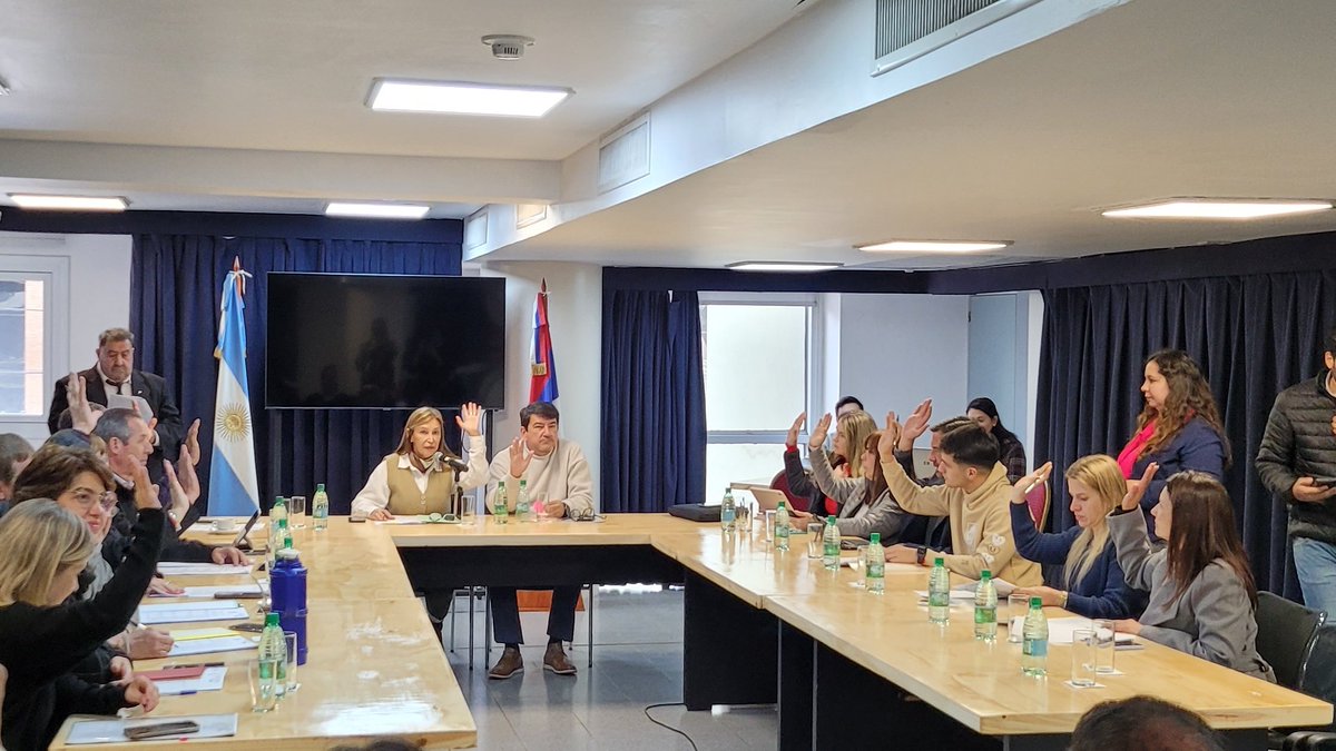 🚍 La Comisión de Obras, Transporte y Servicios Públicos avanzó en:

🐶 Traslado de mascotas en transporte
✈️ Acuerdo Aerolíneas–Iberia
🚦 Simulador vial y seguridad
🏠 Plan Techo e infraestructura

#LegislaturaMisiones #Comisiones2025 #ObrasYServicios