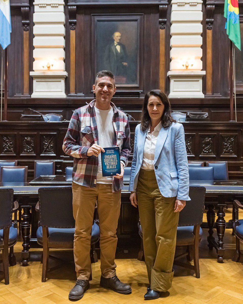 "En el entorno digital somos todos vulnerables", dice <a href="/vidusky/">Sebastián Davidovsky</a> 
Internet atraviesa nuestra vida personal, social, cultural y laboral, y define aspectos centrales del día a día.
Por eso ayer conversamos sobre algunos de sus riesgos: las estafas digitales.
