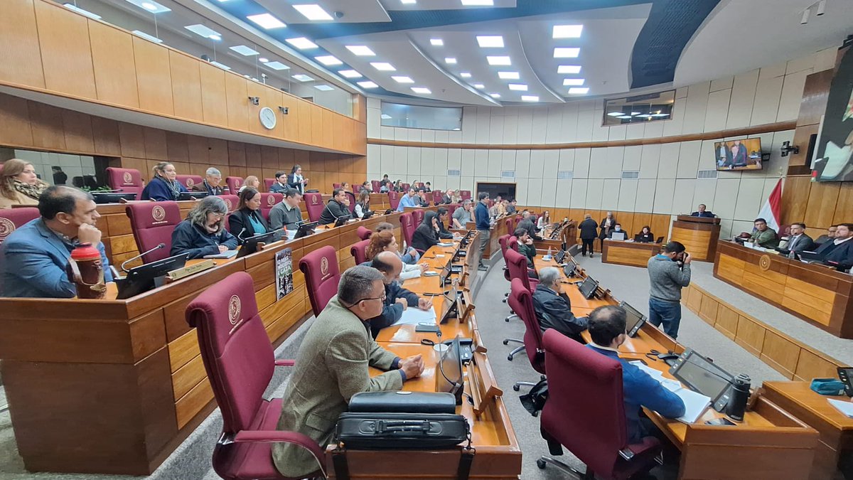 oac_senado's tweet image. 📸 #AudienciaPública en desarrollo...

⏭️ Tema en debate: Proyecto de Ley“QUE REGULA Y PROMUEVE LA CREACIÓN, DESARROLLO, INNOVACIÓN E IMPLEMENTACIÓN DE SISTEMAS DE IA”
Exp.: silpy.congreso.gov.py/web/expediente…
 
Convocatoria del Senador @patrick_kemper, Pte. de la Comisión de Ciencias.