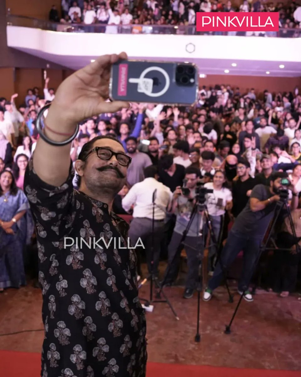 pinkvilla's tweet photo. Aamir Khan not only gave us great conversation but also clicked these amazing selfies! 📸
Stay tuned—full video dropping soon! 🎬✨
#PinkvillaMasterclass #PinkvillaMasterclassWithAamirKhan https://t.co/2iZQfVtlur