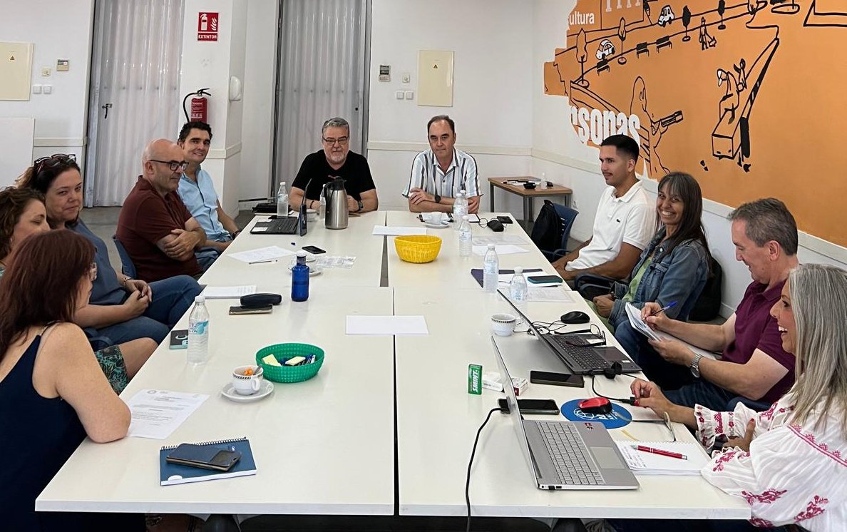Esta mañana, las entidades miembro de <a href="/FederacionSurge/">Federación SURGE</a> hemos celebrado Directiva y Asamblea anual en <a href="/ResFloraTristan/">FloraTristán</a>, para seguir coordinando actividades y programando acciones de lucha contra la #exclusiónsocial en zonas desfavorecidas de #Andalucía 
<a href="/INCIDEong/">INCIDE Málaga</a>