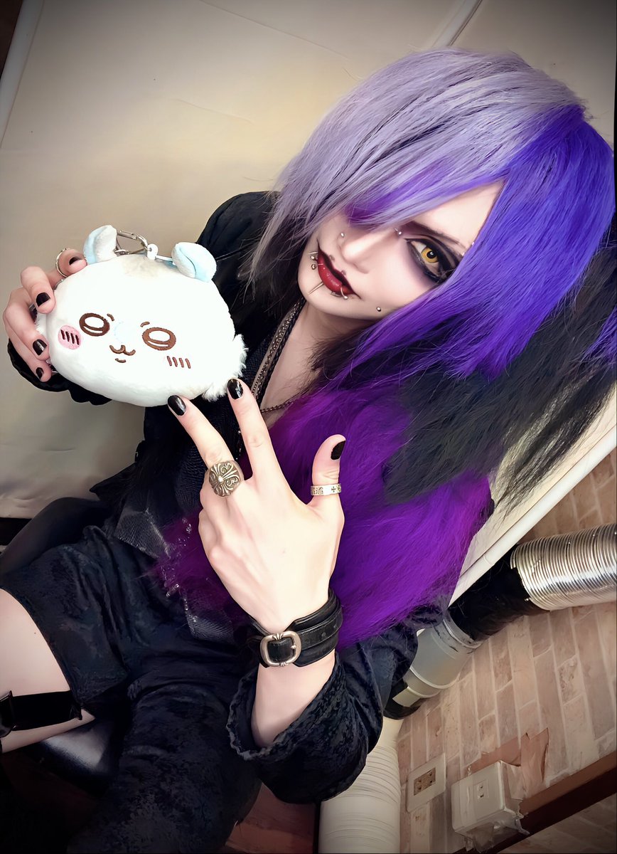 Suica_DAMNED's tweet image. 急だったのに駆けつけてくれて愛りがとうな

シルバーと紫のツートン（期間限定てかすぐ辞める）

明日はたろすを祝ってやろうぜ、新幹線に乗ったつもりで居てくれ

大地を踏みしめて