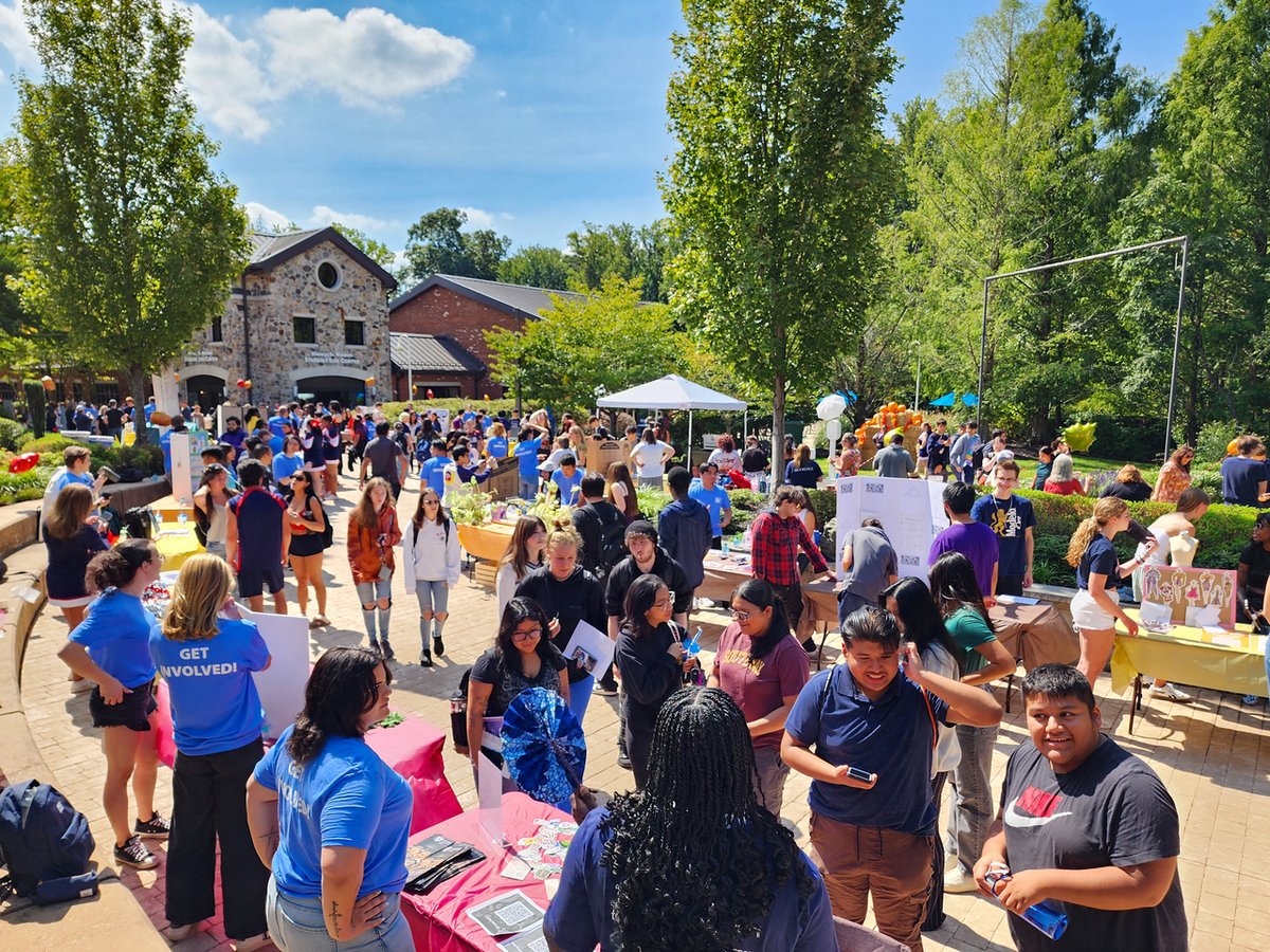 Throwing it back to all the fun at our Fall Involvement Fair! #tbt

With so many clubs and organizations to choose from, Brookdale is the perfect place to get involved and build your community. 

Which clubs are you looking forward to joining this fall?