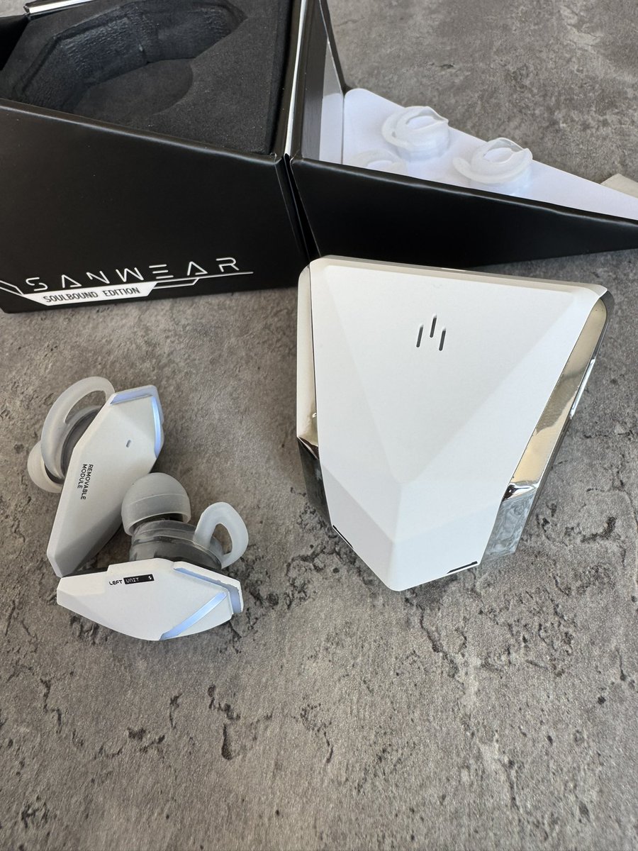 GM <a href="/SanSound3/">SAN Sound</a> ☀️

Finally got my soul bound edition headphones and I must say I am super impressed at the quality of everything.

The packaging was awesome, the headphones themselves look like they are straight from the future 🔥🔥🔥

The quality of sound unmatched. You guys have