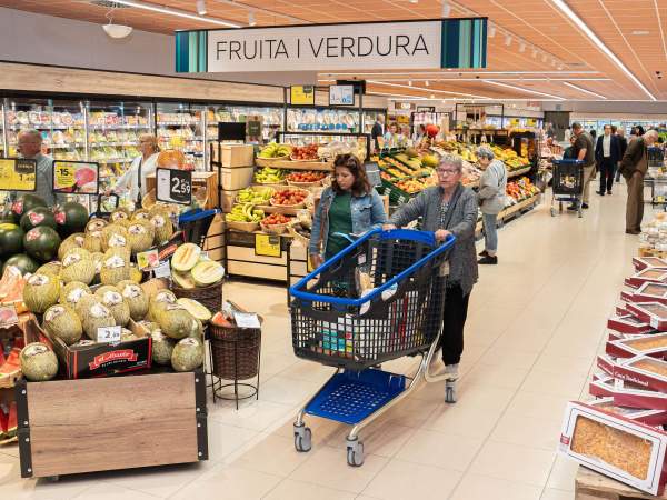 RT <a href="/ON_Economia/">ON ECONOMIA</a>: <a href="/caprabo/">Caprabo</a> posa la directa: obre 10 supermercats en la primera meitat d'enguany. ow.ly/b5YB50WgABE