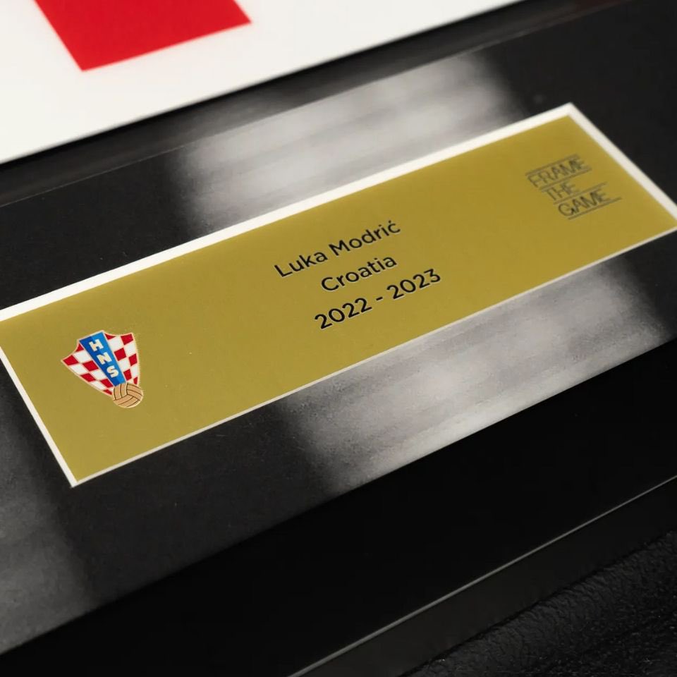 authentico_wsc's tweet photo. 〈新商品〉
 #ルカ・モドリッチ【直筆サイン入り】クロアチア代表ユニホーム2022-23（フレーム入り）

https://t.co/tFL11oQozH

 #Authentico
 #オーセンティコ
 #スポーツメモラビリア
 #ワールドスポーツコミュニティ
 #直筆サイン https://t.co/zFzsicWkaj