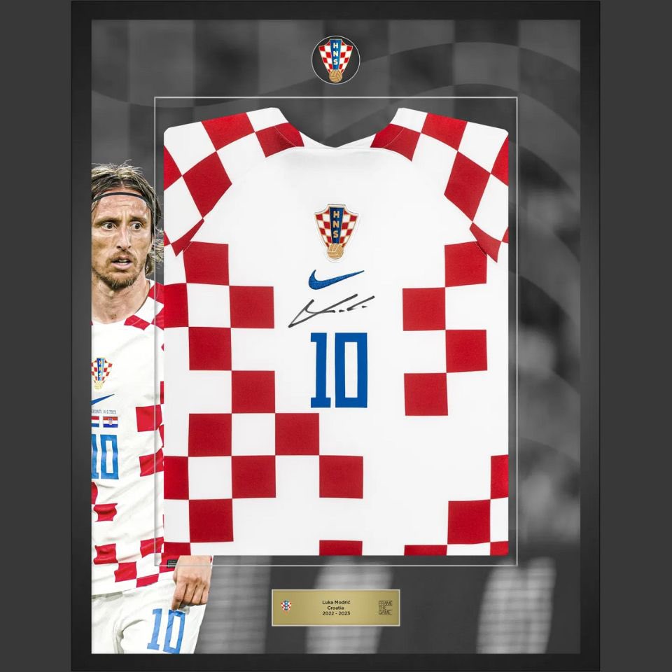 authentico_wsc's tweet photo. 〈新商品〉
 #ルカ・モドリッチ【直筆サイン入り】クロアチア代表ユニホーム2022-23（フレーム入り）

https://t.co/tFL11oQozH

 #Authentico
 #オーセンティコ
 #スポーツメモラビリア
 #ワールドスポーツコミュニティ
 #直筆サイン https://t.co/zFzsicWkaj