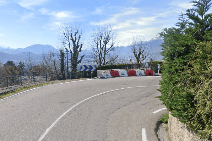 ⚠️[COUPURE ROUTE DE CHARTREUSE]
🚧En raison de travaux, la route de Chartreuse sera coupée du 30 juin au 30 août (virage Corne d'or à Corenc).
Déviations mises en place pour les lignes M réso, les cyclistes, les piétons et les voitures.
🪢Plus d'infos : mobilites-m.fr/travaux-route-…