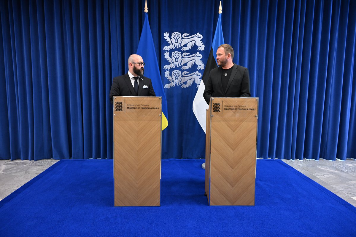 Today I met my good friend, Ukrainian Ambassador @MaksymKononenko, to reaffirm Estonia’s🇪🇪 unwavering support.
I shared that we are allocating €600,000 to help ease the humanitarian crisis in Ukraine. 
With 12.7 million in need, we must not look away. We stand with