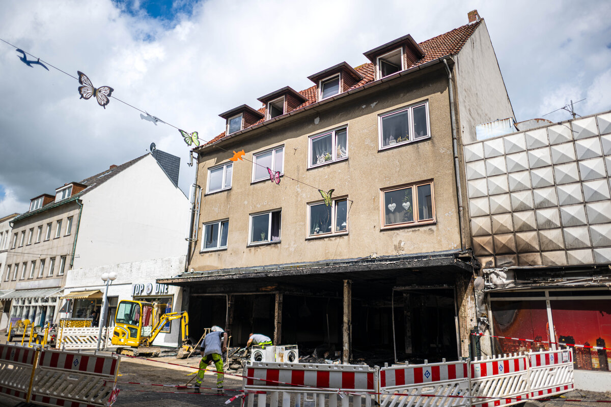 derJamesJackson's tweet photo. A black child was killed in an arson attack on a house in Willhelmshaven, Germany after the family received racist threats https://t.co/Po7nORHIMj