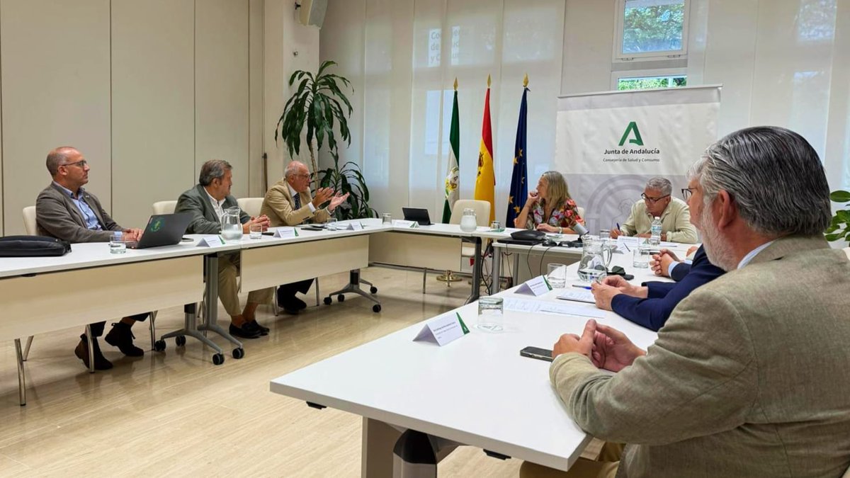 ColvetSevilla's tweet photo. 📌 El CACV se reúne con la consejera de Salud y Consumo para el seguimiento de los asuntos de la profesión Veterinaria en el ámbito de la Salud Pública.
🔗 Para más información, visite el siguiente enlace: https://t.co/gDkKGv3TSE
#colvetsevilla #CACV #VeterinariosdeSevilla https://t.co/LWw3yzPf45