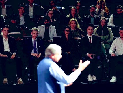 ShashiTharoor's tweet photo. Enjoyed a ninety-minute interaction with some 150 Russians studying about India and Indian students in Russia. Their questions ranged from India-Pakistan relations to global neocolonialism and the risk of militarisation of space. A remarkable discussion which was recorded by @RT_com for likely broadcast in a couple of months