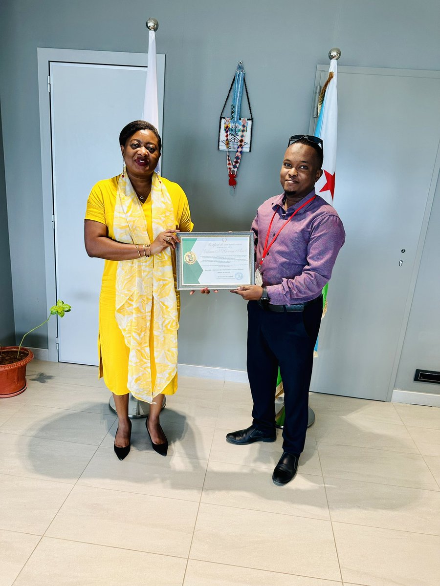 MouhyadineAli's tweet image. Visite de courtoisie et d’au revoir à la représentante résidente du PNUD Djibouti Madame Emma Annoh . J’ai ainsi pu transmettre de la part de toute l’équipe Connect Djibouti un certificat de remerciement et de distinction en tant que membre d’Honneur de notre Association .

Chère…