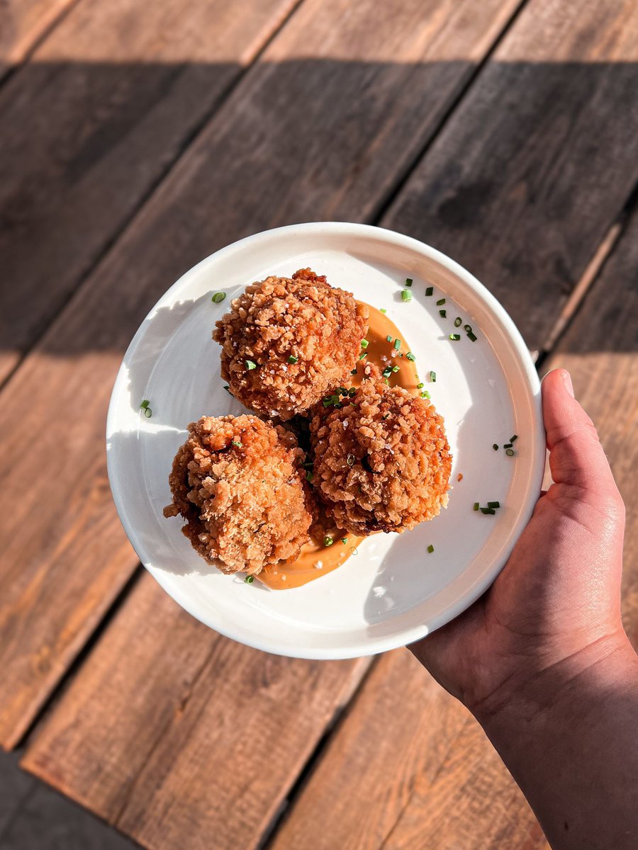 Another week, another special… 😏 

Ox cheek croquettes with a gravy mayo? That’s pretty special. 😋

#croquettes #weeklyspecial #sw17 #tootingfood #londonfoodies #newitem