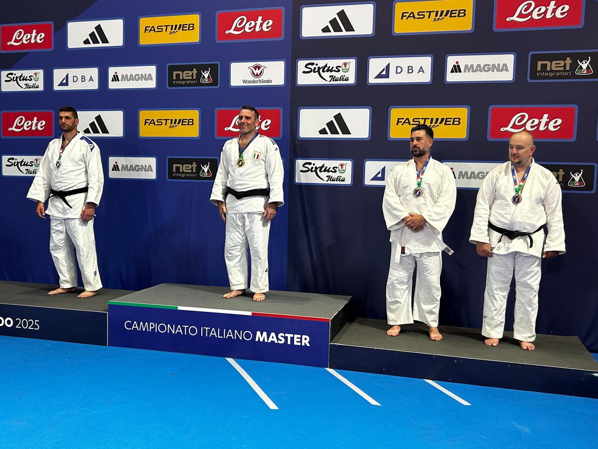 ItalianNavy's tweet photo. Ben fatto per la Sezione Judo del Centro Sportivo #COMSUBIN! Al campionato italiano master svoltosi recentemente presso la struttura olimpica Fijlkam di Ostia, il podio ha segnato un primo e secondo posto nella categoria M6-M7 66 kg con Francesco De Luca e Alessandro De Nardi, un terzo posto nella categoria M2-M3 +90 kg con Vito Mirizzi e un quinto posto per Alessio Binetti nella categoria M4-M5 -81 kg.
#IlGrandeEquipaggio