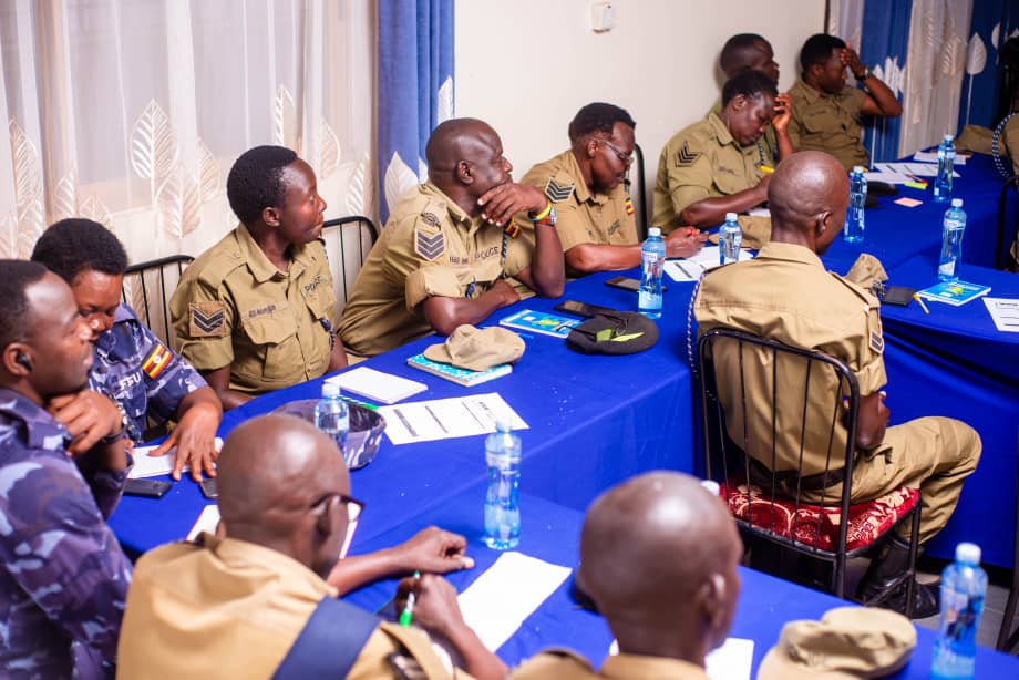 WomenWithAMiss1's tweet image. @WomenWithAMiss1  Engagement Meeting With Law Enforcement Officers!
The Main Objective of the Engagement Meeting is to Foster Awareness of #BasicHumanRights and also aims to Ensure the Law Enforcement Officers #Understand and #Respect these #fundamentalRights of Marginalized…