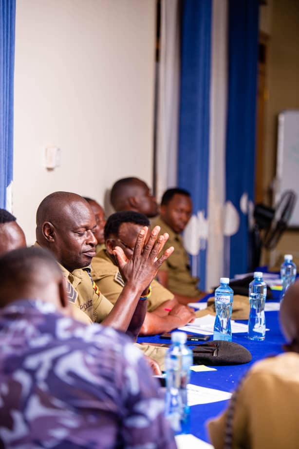 WomenWithAMiss1's tweet image. @WomenWithAMiss1  Engagement Meeting With Law Enforcement Officers!
The Main Objective of the Engagement Meeting is to Foster Awareness of #BasicHumanRights and also aims to Ensure the Law Enforcement Officers #Understand and #Respect these #fundamentalRights of Marginalized…