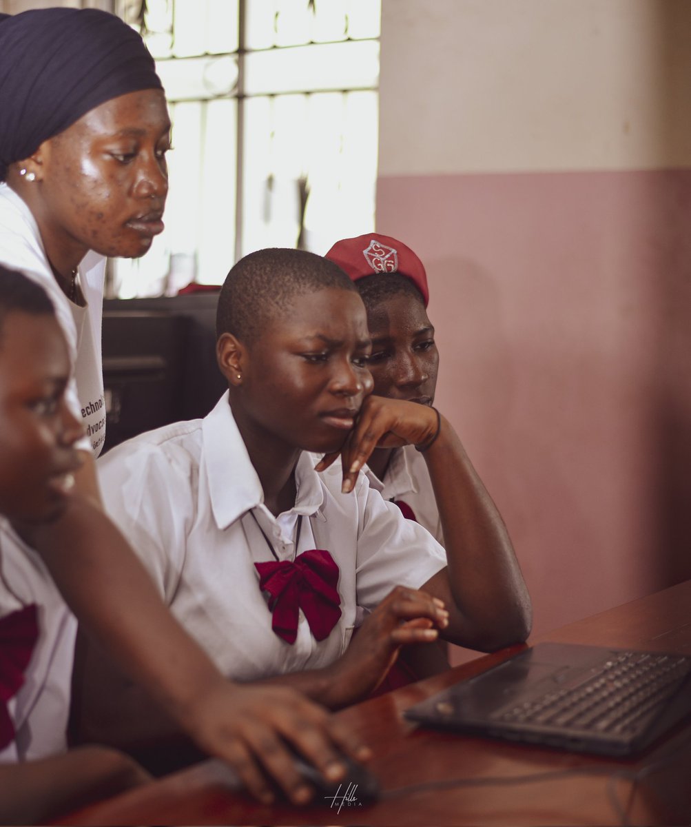 aishat_aji21080's tweet image. Had the most fulfilling time mentoring girls at Yejide Girls Grammar School with the @EmpowerHerTech team!
We talked tech, possibilities, and purpose.
Mole
Here’s to raising a generation of bold, tech-savvy young women! 👩🏽‍💻💫
#EmpowerHerTech #GirlsInTech #TechForGirls