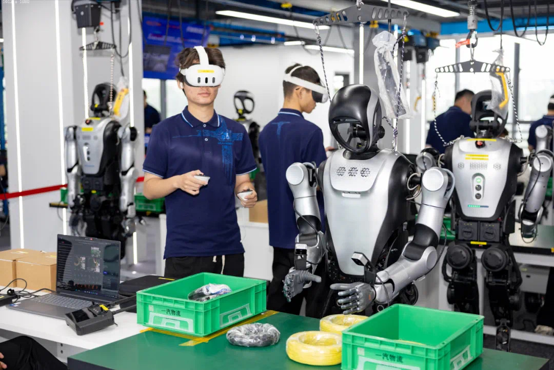 DiscoverWujiang's tweet image. AI robots head to &quot;university&quot;!😮 On June 24, #Jiangsu&apos;s first #embodiedAI robot training hub opened in #Wujiang, #Suzhou🎉.

Tailored for smart manufacturing, commercial services, and niche applications, the center features 8 hyper-realistic training environments. By merging…