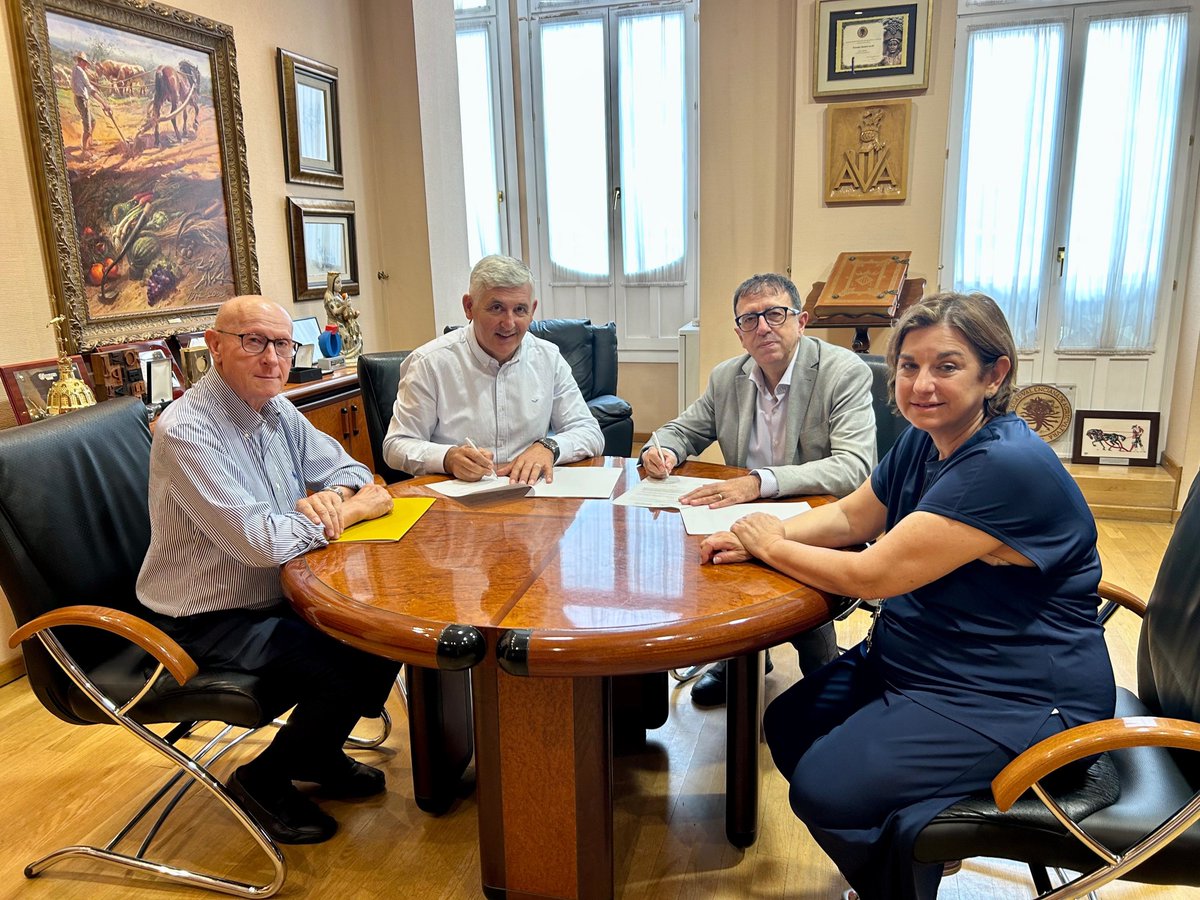 Associació Valenciana d'Agricultors (@ava_asaja) on Twitter photo 🤝 <a href="/incliva_iis/">INCLIVA</a> y FUVAMA renuevan su colaboración para profundizar en las investigaciones sobre el potencial saludable de los cítricos 🍊.
➡️ tinyurl.com/5a6y9ap2 🤝 <a href="/incliva_iis/">INCLIVA</a> y FUVAMA renuevan su colaboración para profundizar en las investigaciones sobre el potencial saludable de los cítricos 🍊.
➡️ tinyurl.com/5a6y9ap2