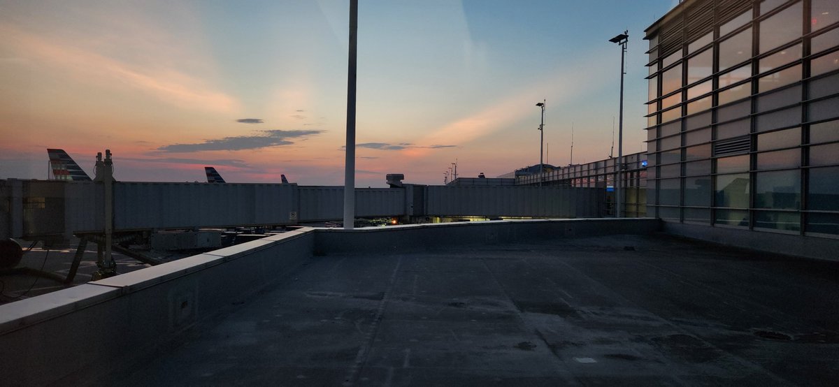 love_corey's tweet image. GM the beautiful sunrise from @Reagan_Airport @TuckerFox5 @Conthescene @MikeTFox5 @MatthewCappucci @TaylorGrenda @gwenfox5dc @caitlinrothfox5 @JenDelgadoFOX @accuweather @weatherchannel @capitalweather