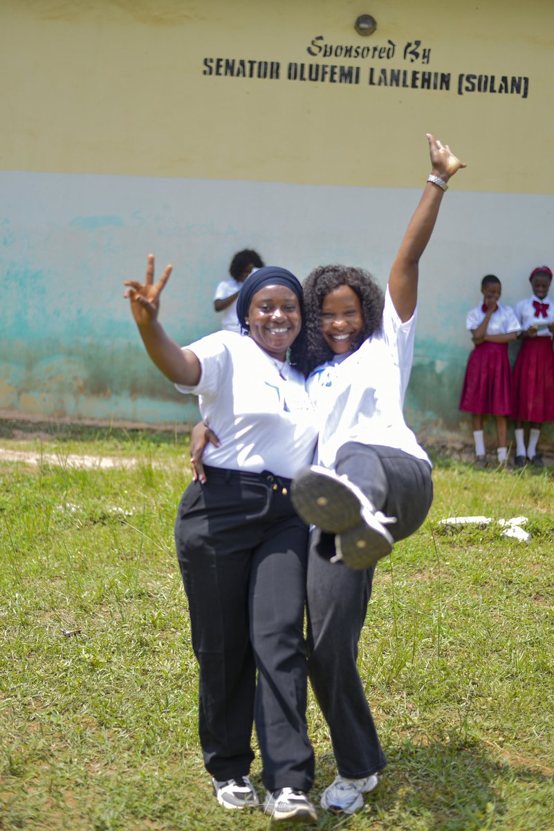 aishat_aji21080's tweet image. Had the most fulfilling time mentoring girls at Yejide Girls Grammar School with the @EmpowerHerTech team!
We talked tech, possibilities, and purpose.
Mole
Here’s to raising a generation of bold, tech-savvy young women! 👩🏽‍💻💫
#EmpowerHerTech #GirlsInTech #TechForGirls
