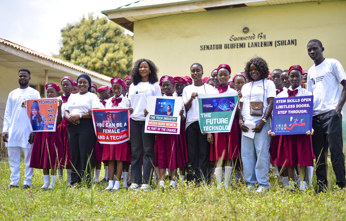 aishat_aji21080's tweet image. Had the most fulfilling time mentoring girls at Yejide Girls Grammar School with the @EmpowerHerTech team!
We talked tech, possibilities, and purpose.
Mole
Here’s to raising a generation of bold, tech-savvy young women! 👩🏽‍💻💫
#EmpowerHerTech #GirlsInTech #TechForGirls