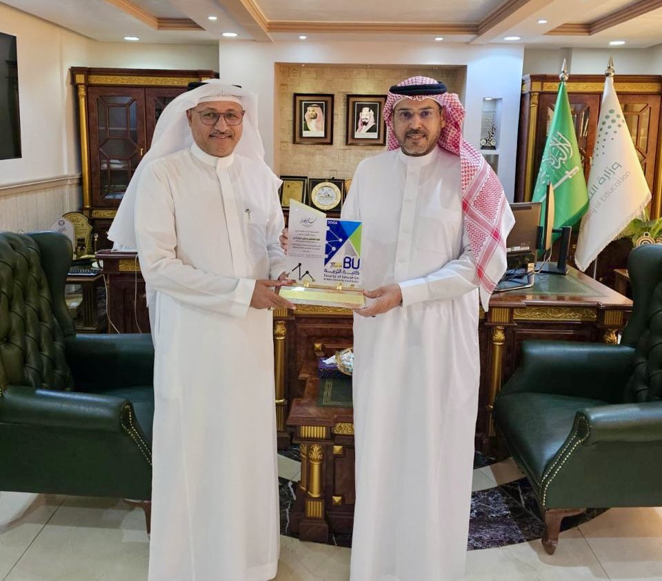 التقى مدير عام #تعليم_الباحة بعميد كلية التربية بجامعة الباحة، أ.د. عبدالواحد الزهراني ، وجرى بحث أطر مجالات التعاون المشتركة ومن أهمها البحث العلمي والدراسات الميدانية، ومجال التدريب ورفع الكفاءة، وبرامج التعليم والتوعية، وآلية المشاركة الفعالة في البرامج التي تهدف إلى خدمة