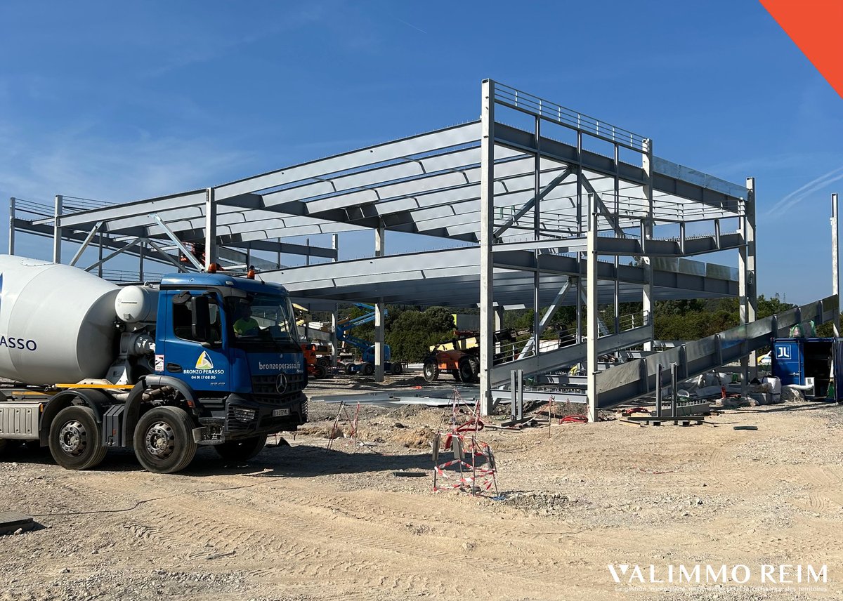 ValimmoReim's tweet photo. 🚧 𝗣𝗹𝗮𝗻 𝗩𝗶𝗹𝗹𝗮𝗴𝗲 / 𝗟𝗲𝘀 𝘁𝗿𝗮𝘃𝗮𝘂𝘅 𝗮𝘃𝗮𝗻𝗰𝗲𝗻𝘁

Il y a quelques mois, nous posions la 1re pierre de l’extension de Plan Village, à Plan de Campagne. 

Nous partageons avec vous les premières images du chantier qui témoignent de l’avancée rapide des travaux. https://t.co/H35YxEdJ7k
