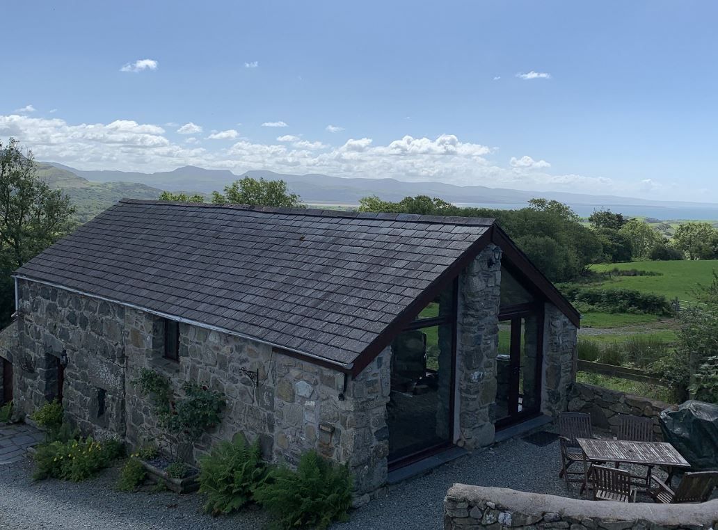 TheHolidayCots's tweet photo. ๐๏ธ Idyllic Retreat Between Snowdonia & the Llyn Peninsula ๐
Located in picturesque farmland, the cottages enjoy sweeping views of Cardigan Bay and the surrounding mountains.
๐๏ธ Sleeps 1-4
https://t.co/JrA6ODJXRX
#CardiganBayViews #SelfCateringWales #Pentrefelin #Criccieth https://t.co/A0egJMRTye