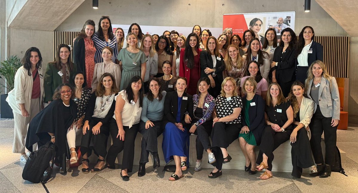 Santander Open Academy (@santanderoa) on Twitter photo 50 women. 11 countries. 1 mission: redefining leadership. 🌍✨
This week, the #SantanderW50 leaders gathered in London for a transformational experience with <a href="/LSEExecEd/">LSE Exec Education</a> — strengthening their leadership style and expanding their global network.
#WomenInLeadership #SW50 50 women. 11 countries. 1 mission: redefining leadership. 🌍✨
This week, the #SantanderW50 leaders gathered in London for a transformational experience with <a href="/LSEExecEd/">LSE Exec Education</a> — strengthening their leadership style and expanding their global network.
#WomenInLeadership #SW50