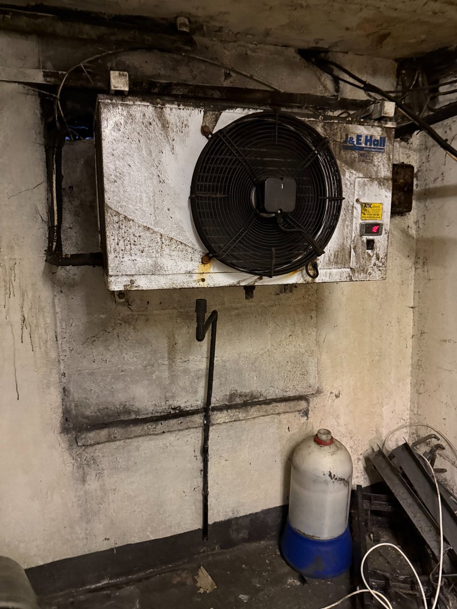 barandcatering's tweet photo. It’s safe to say this #beer #cellarcooler was well overdue for a service! 
With heavy #mould build-up caused by the damp cellar environment, this unit was struggling. Our team gave it a full strip down, removing the casing, drip tray and #fans, before fully #sanitising system. https://t.co/ZJWvAnAKBK