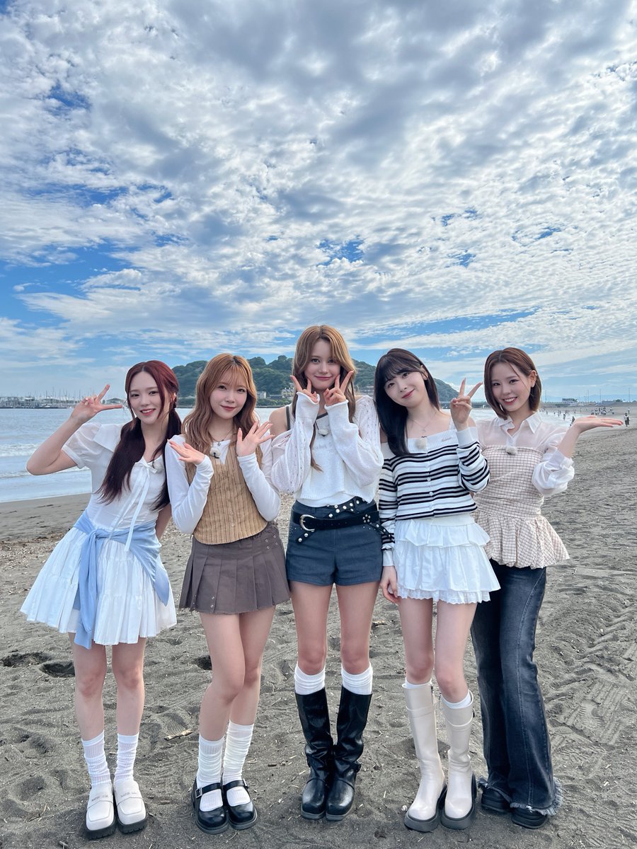 NiziU__official's tweet photo. ／
このあとよる7時〜放送
「いくらかわかる金？」に
MAKO･RIO･MAYUKA･MIIHI･NINAが出演！
＼

江ノ島で自由に食べ歩きしたら
#いくらかわかる金 〜？🦪🐟🦐

📺公式HPはコチラ
https://t.co/UcjVXhIVHe

#NiziU #ニジュー #니쥬 #WithU https://t.co/ar54L1qKxe