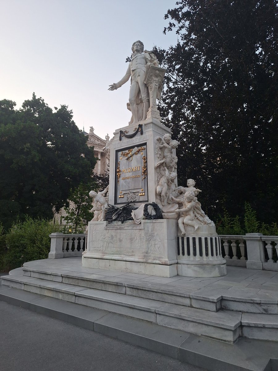 MClarkeShow's tweet image. Been in #Vienna since Tuesday and it&apos;s such an impressive city. Enjoying the music, history and gothic architecture. 🇦🇹