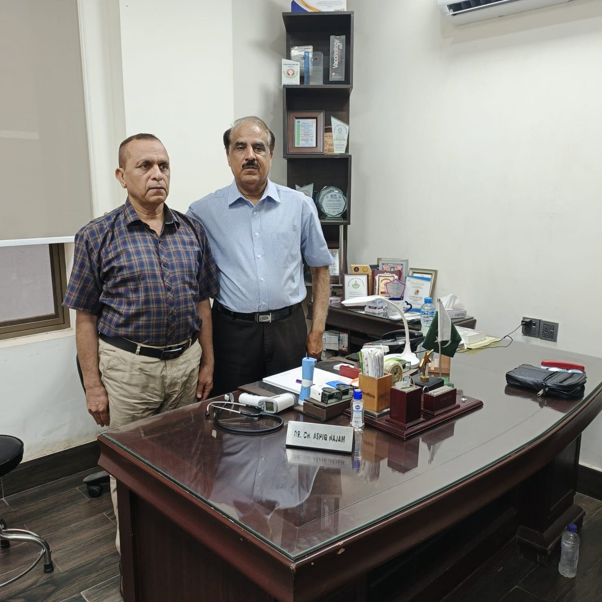 RegainsECCD's tweet photo. On journey for #DevelopmentPeads Awareness to our Pediatricians. On June 18,2025 Wednesday morning honored by Dr M Ashiq, senior  Pediatrician of Kamonke in his hospital, acknowledged our services in Gujranwala. Thanks for his warm welcome https://t.co/cGJipkhMGs