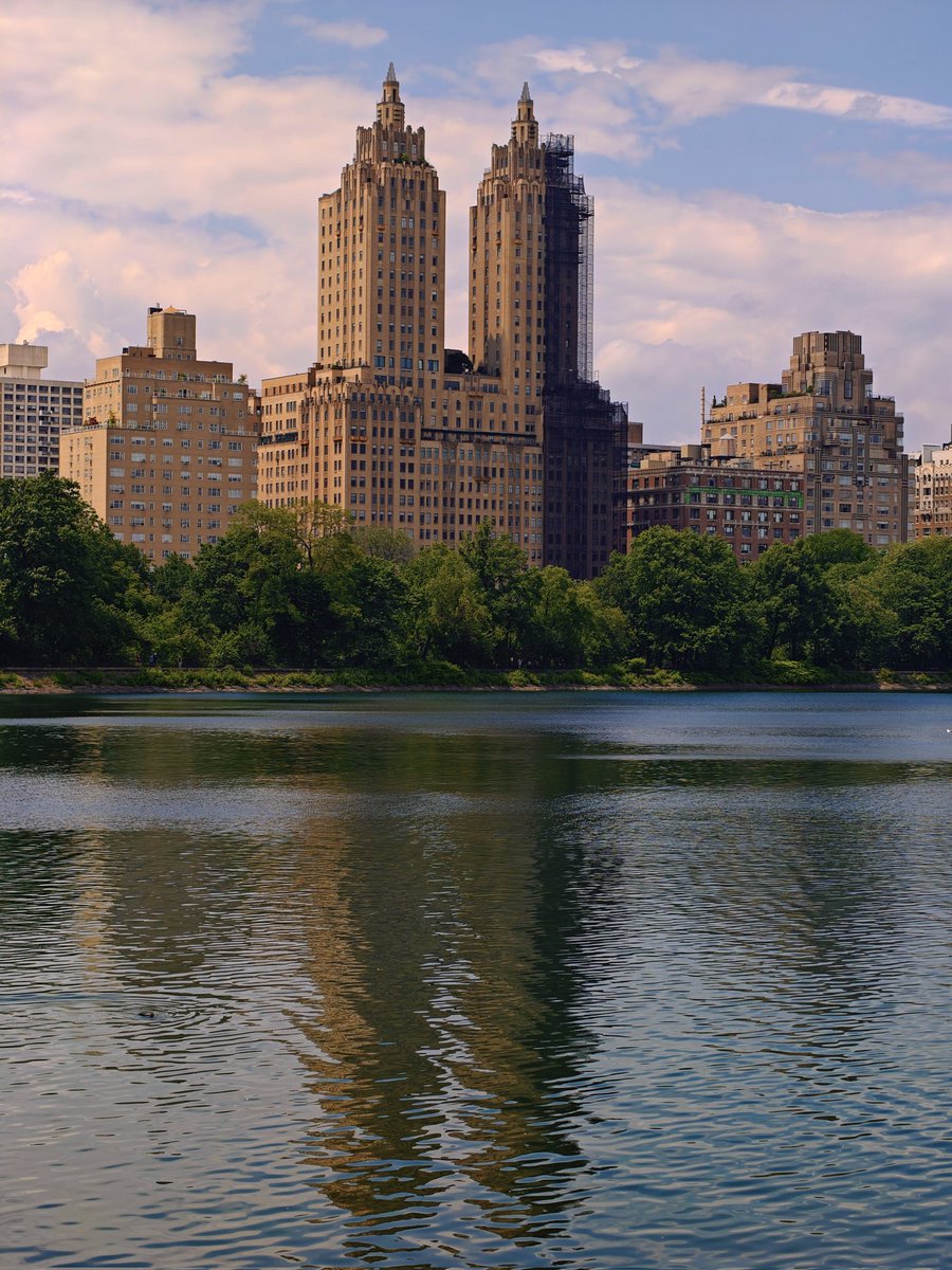 fahim_al_mahmud's tweet image. Central Park, New York ✨
It's hard to believe such a beautiful place full of greenery exists in the middle of New York City. I stayed there almost half the day and still did not want to leave from such a stunning view 😍
Shot on OnePlus 13 powered by @Snapdragon 📸…