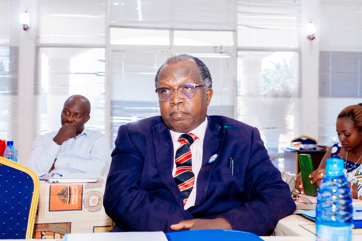 Dr Edouard Nkurunziza, représentant de Memisa Belgique, a salué l’engagement croissant des journalistes, soulignant que la vulgarisation de la carte de soins est une voie vers un développement durable. <a href="/GenreMinistere/">Ministère en charge de la Solidarité Nationale</a> <a href="/OfficialPamusab/">PAMUSAB</a> <a href="/conamusbdi/">CONAMUS</a>