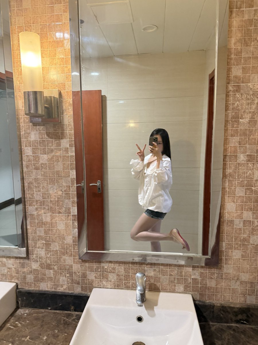 miaoxianbei's tweet photo. 怎么推上的某又耳少女天天盯着我的微博盗图啊，是自己长得很丑吗？还是抠脚大汉？什么都偷……是不是爱上我了，总看我微博，还看我评论区#济南 https://t.co/Piiy1Mbnm3