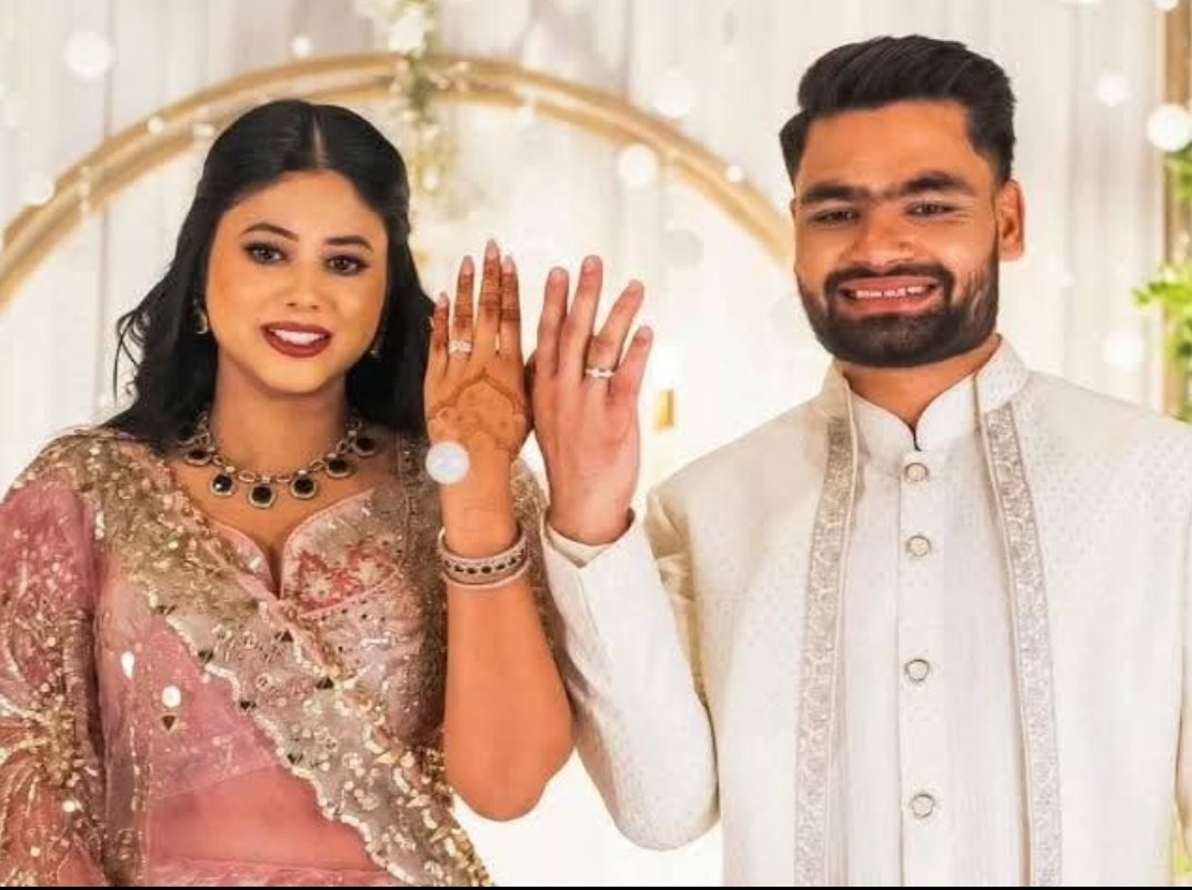 इलाहाबाद में नौकरी के लिए तैयारी कर रहे 
लड़कों सगाई और ब्याह होने के बाद ही नौकरी मिलेगी,
सरकारी नौकरी के लिए Lady Luck जरुरी है,

देखो अपना रिंकू भाई सगाई होते ही PCS लेवल 
का अधिकारी बन गया,

तुम सब भी जल्द ब्याह कर लो,
सीधे DM, SP बनोगे,