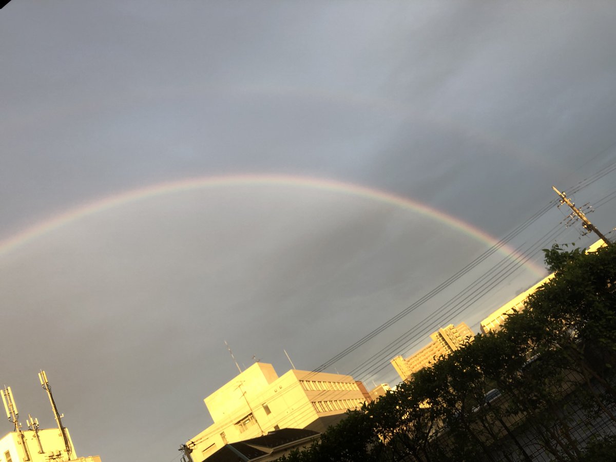 MartinKakuya's tweet photo. 虹が出た。
よく見ると、薄っすらと二重の虹。 https://t.co/pnYCVAuUGC