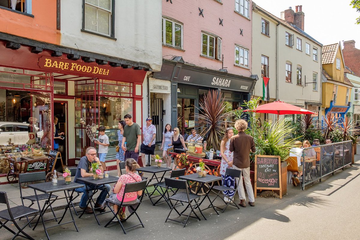 You’ll be spoilt for great places to eat out and drink, in the independent Norwich Lanes - norwichlanes.co.uk/food-and-drink/ #Norfolk
